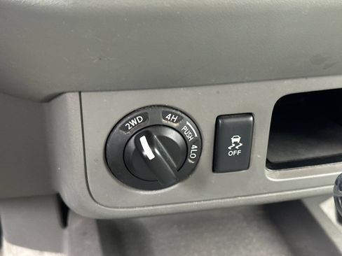 Used 2016 Nissan Frontier SV AWD/4WD image 19