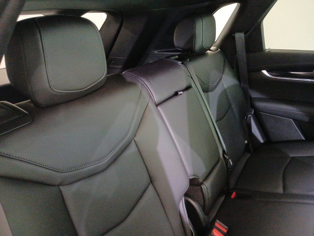 Certified 2025 Cadillac XT5 Premium Luxury w/ Technology Package AWD/4WD image 13