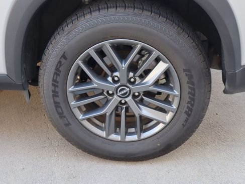 Used 2024 Nissan Rogue S FWD image 27