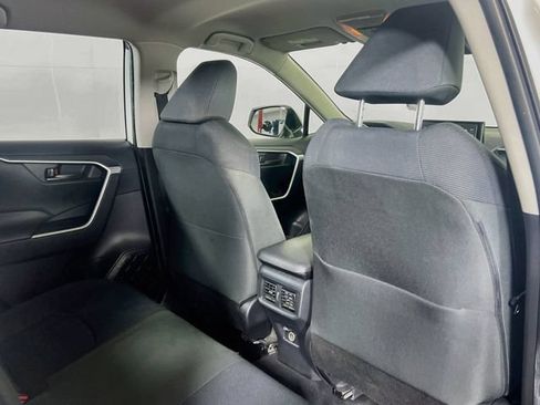Used 2019 Toyota RAV4 LE AWD/4WD image 8