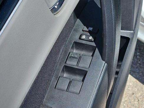 Used 2019 Toyota Corolla LE FWD image 13