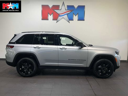 New 2025 Jeep Grand Cherokee Limited image 1