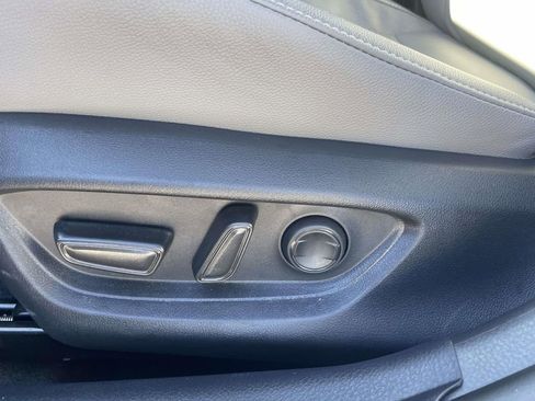 Used 2025 Toyota Camry SE image 14