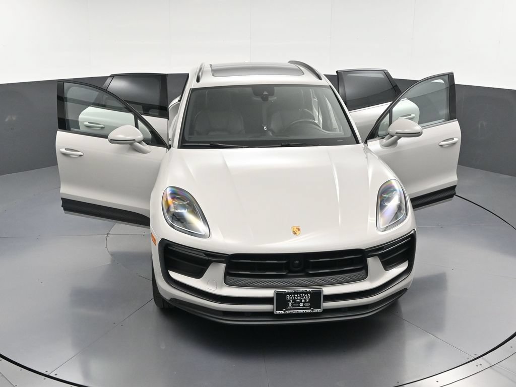 Certified 2023 Porsche Macan Turbo AWD/4WD image 33