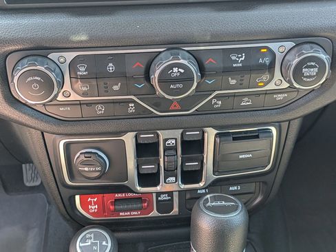 Certified 2024 Jeep Gladiator Sport AWD/4WD image 20