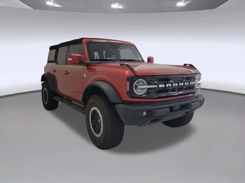 Certified 2022 Ford Bronco Outer Banks w/ Sasquatch Package AWD/4WD image 7
