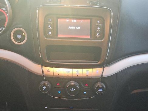 Used 2019 Dodge Journey SE FWD image 6