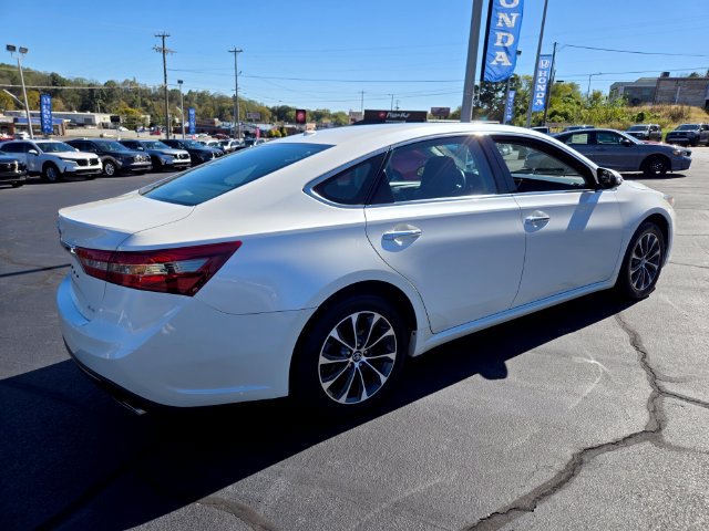 Used 2016 Toyota Avalon XLE Premium FWD image 8