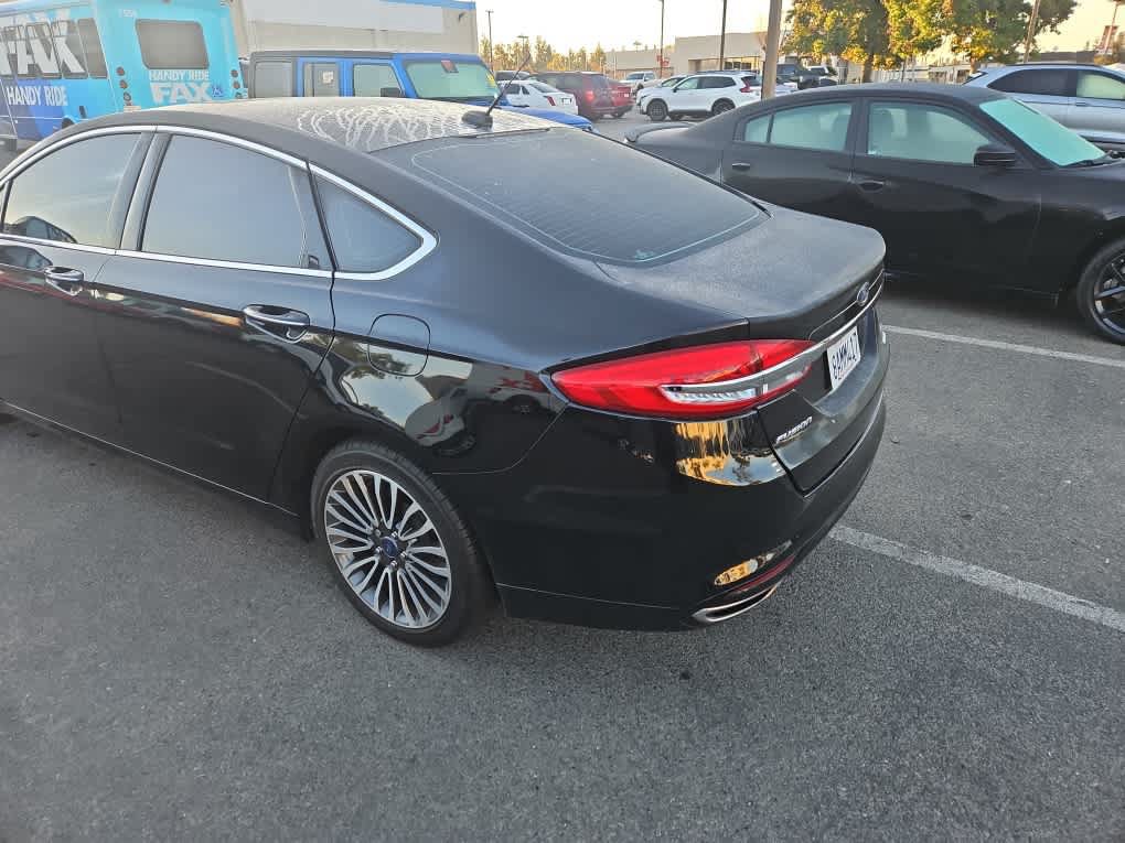 Used 2017 Ford Fusion SE w/ Fusion SE Technology Package FWD image 5