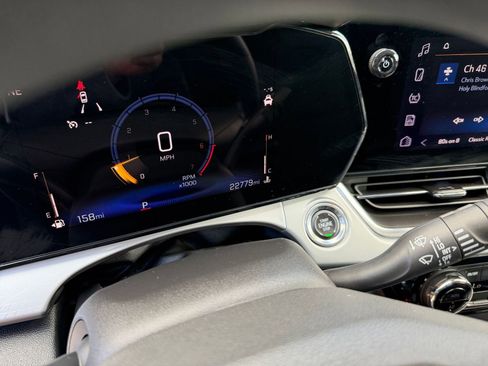 Used 2025 Chevrolet Trax LT image 38