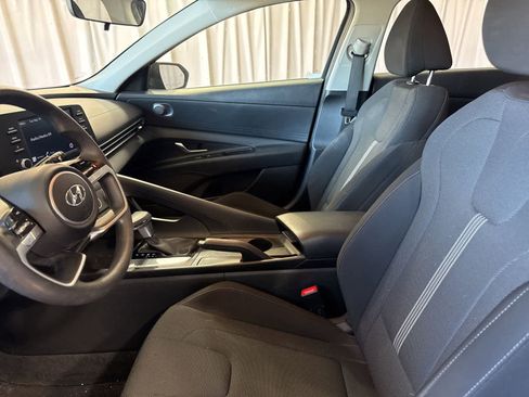 Used 2023 Hyundai Elantra SE FWD image 17