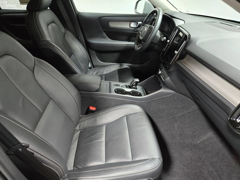 Used 2023 Volvo XC40 B5 Core w/ Climate Package AWD/4WD image 49