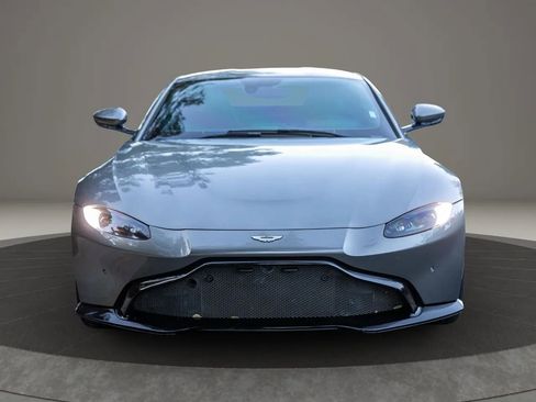 Used 2019 Aston Martin V8 Vantage Coupe image 2