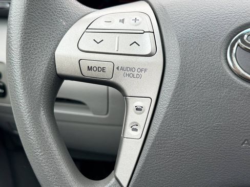 Used 2010 Toyota Camry LE FWD image 29
