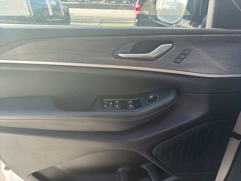 Used 2023 Jeep Grand Cherokee Limited w/ Black Appearance Package image 23