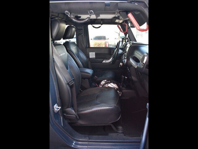 Used 2017 Jeep Wrangler Unlimited Rubicon w/ Connectivity Group AWD/4WD image 32
