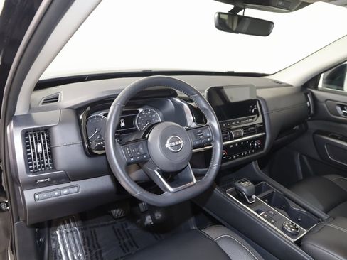 Used 2023 Nissan Pathfinder SL image 26