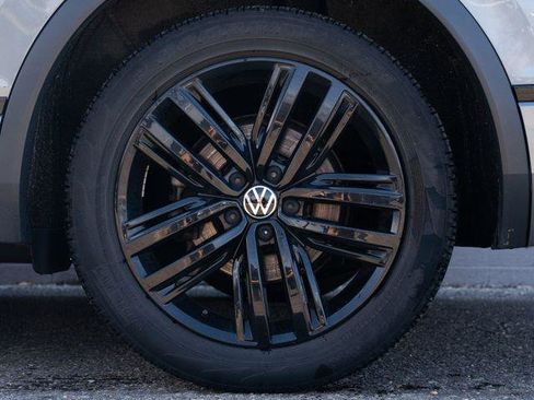Used 2022 Volkswagen Tiguan SE R-Line AWD/4WD image 13