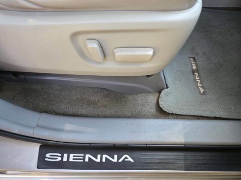 Used 2012 Toyota Sienna XLE w/ Premium Pkg FWD image 20