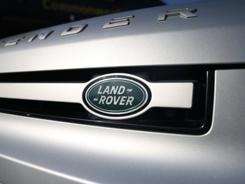 Used 2022 Land Rover Defender 90 S AWD/4WD image 36