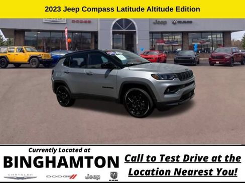 Used 2023 Jeep Compass Latitude w/ Convenience Group AWD/4WD image 1