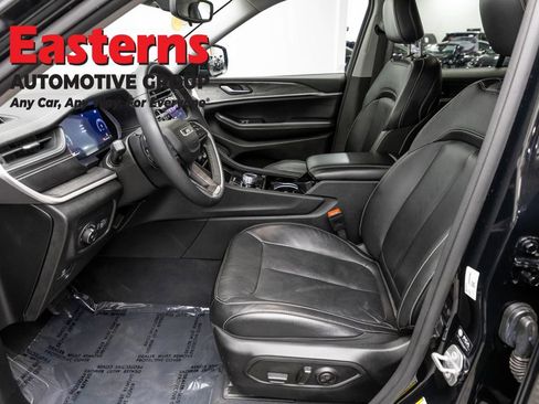 Used 2023 Jeep Grand Cherokee Limited w/ Black Appearance Package AWD/4WD image 14