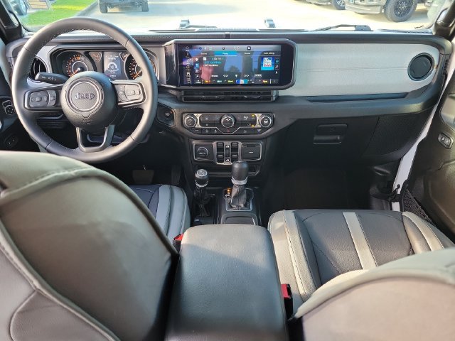 Used 2025 Jeep Gladiator Sport AWD/4WD image 17