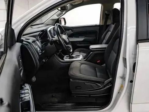 Used 2022 Chevrolet Colorado LT w/ LT Convenience Package image 4