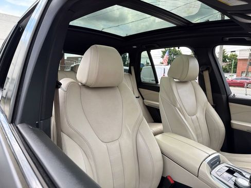 Used 2021 BMW X5 xDrive40i w/ M Sport Package AWD/4WD image 11