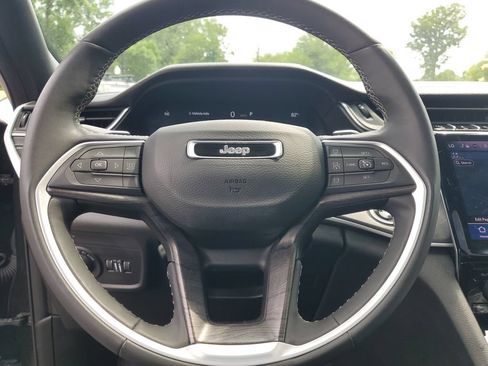 Certified 2024 Jeep Grand Cherokee Limited w/ Luxury Tech Group II AWD/4WD image 26
