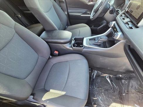 Used 2025 Toyota RAV4 XLE FWD image 19