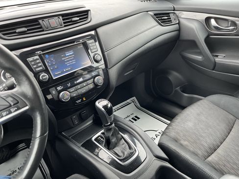 Used 2017 Nissan Rogue SV image 22