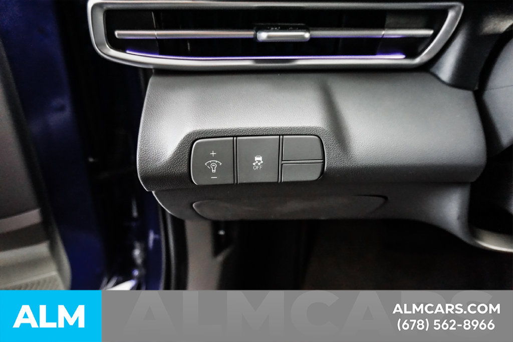 Used 2025 Hyundai Elantra SEL FWD image 30