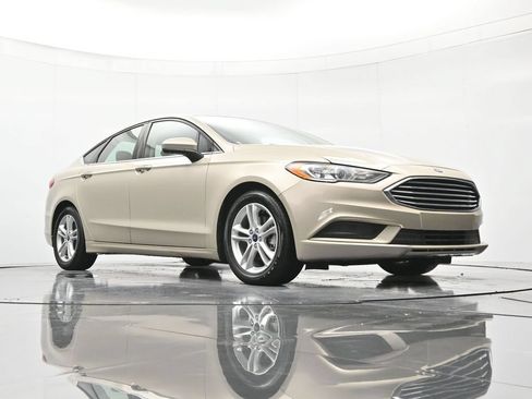 Used 2018 Ford Fusion SE w/ Fusion SE Technology Package FWD image 39