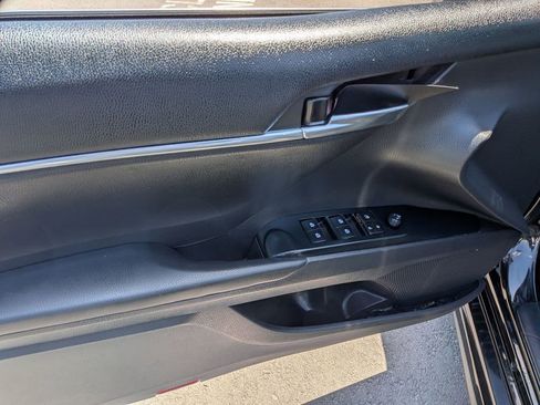 Used 2020 Toyota Camry SE FWD image 15