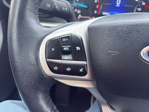 Used 2022 Ford Explorer XLT image 15