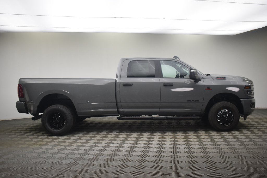New 2026 RAM 3500 Big Horn AWD/4WD image 3