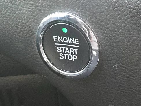 Used 2018 Ford Edge SE image 14