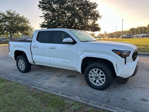 Certified 2025 Toyota Tacoma SR5 RWD image 7