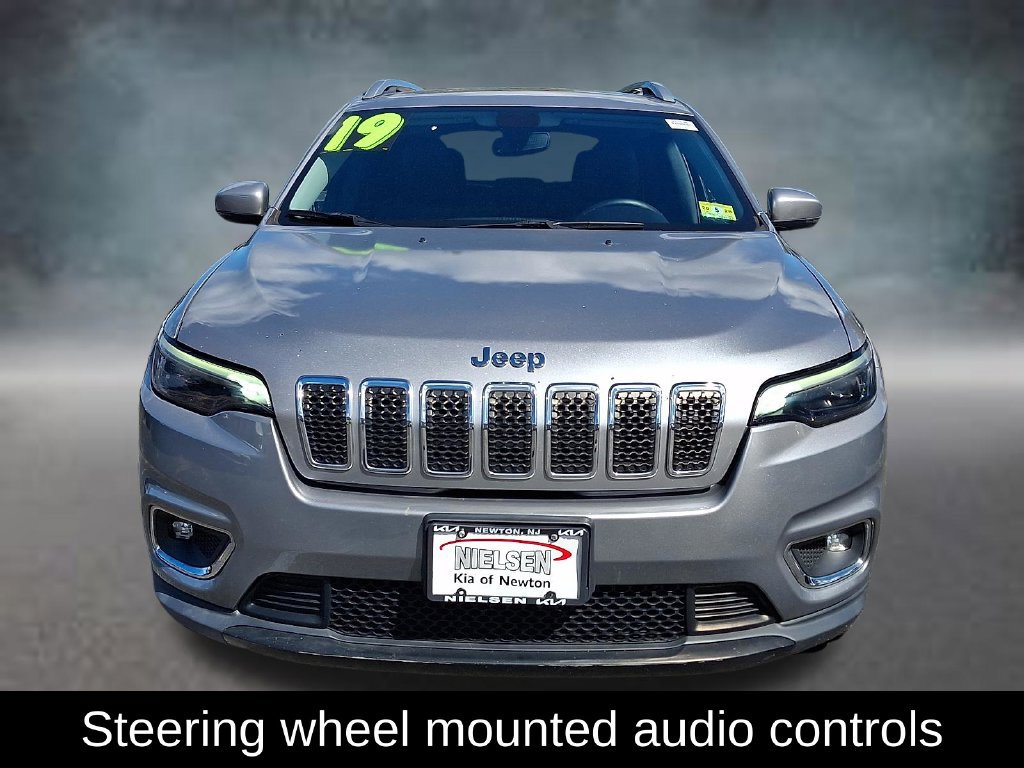 Used 2019 Jeep Cherokee Limited AWD/4WD image 3