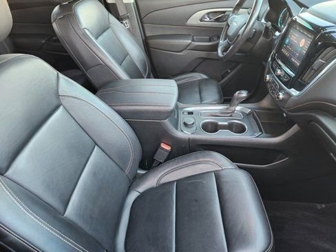 Used 2020 Chevrolet Traverse LT image 19