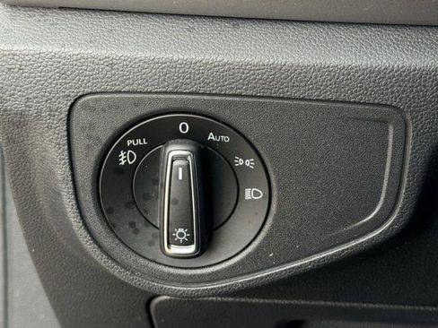 Used 2018 Volkswagen Atlas SE image 25