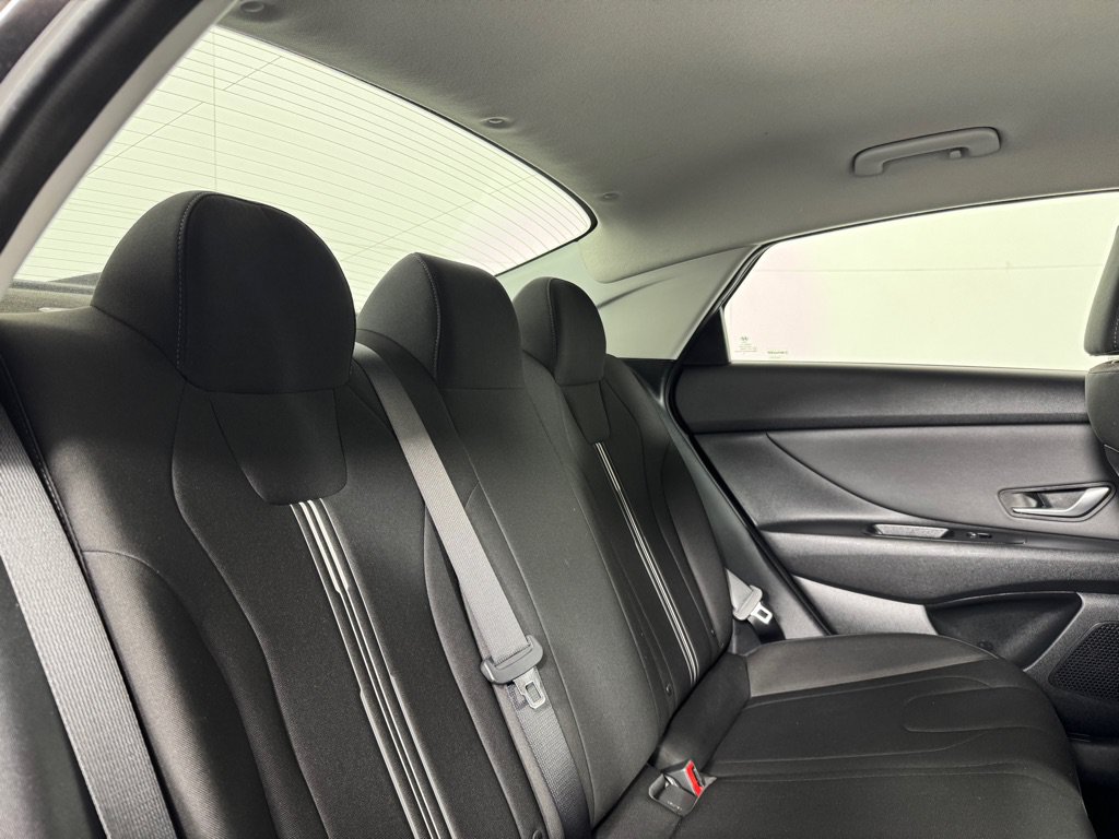 Used 2021 Hyundai Elantra SEL w/ Convenience Package FWD image 18