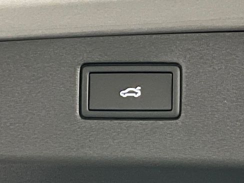 New 2026 Volkswagen Tiguan SE image 39