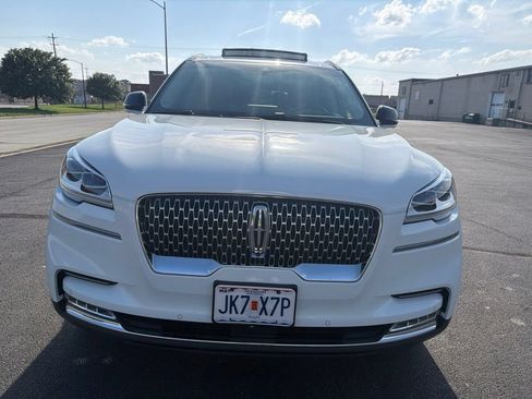 Used 2020 Lincoln Aviator Reserve w/ Equipment Group 202A AWD/4WD image 2