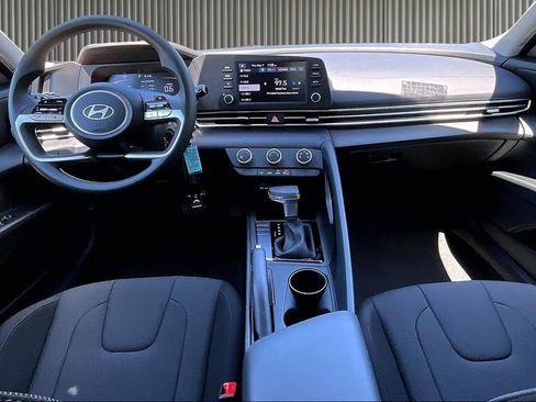 New 2026 Hyundai Elantra SE FWD image 6