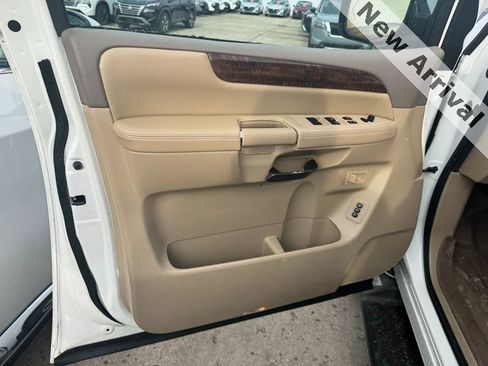 Used 2013 Nissan Armada Platinum image 11