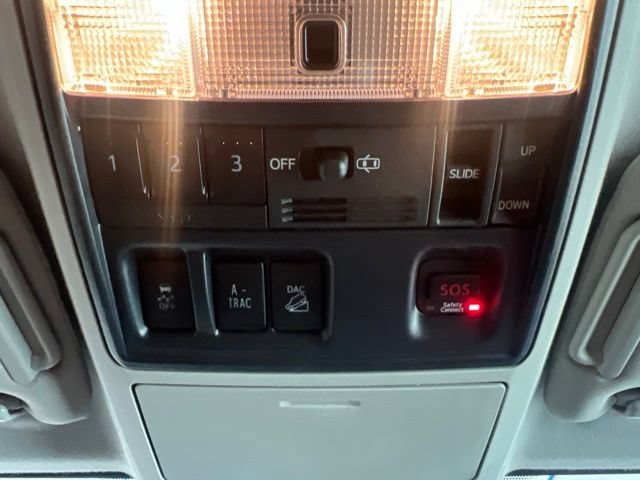 Used 2018 Toyota 4Runner Limited AWD/4WD image 27