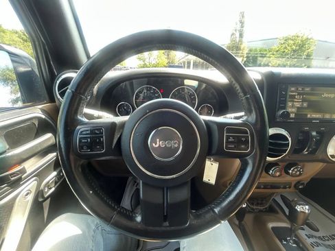 Used 2014 Jeep Wrangler Unlimited Sahara w/ Max Tow Package AWD/4WD image 13