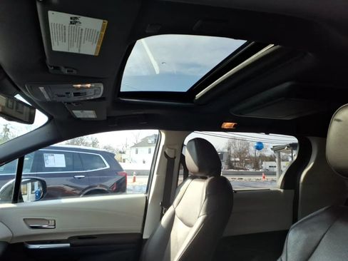 Used 2021 Toyota Sienna Platinum image 25